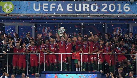 Đội Bồ Đào Nha vô địch EURO 2016.